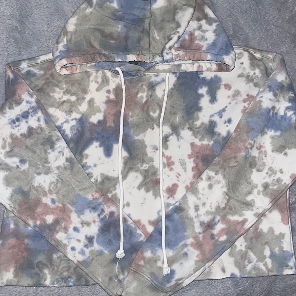 CROPPED CAMO HOODIE!